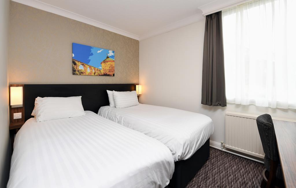 Wynnstay Arms, Wrexham By Marston'S Inns Bagian luar foto