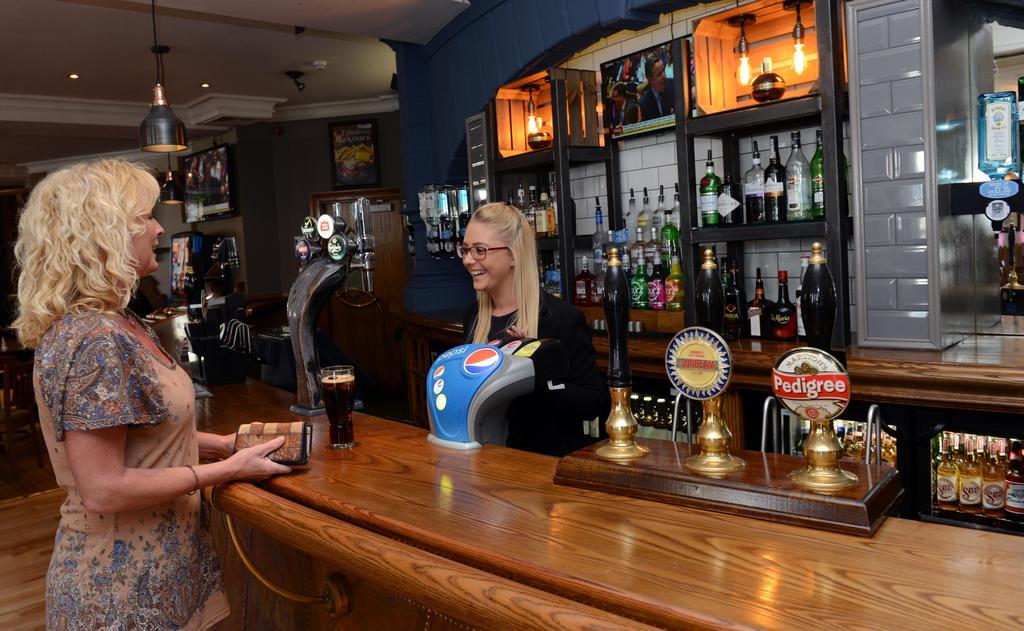 Wynnstay Arms, Wrexham By Marston'S Inns Bagian luar foto