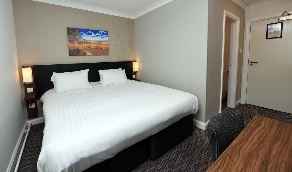 Wynnstay Arms, Wrexham By Marston'S Inns Bagian luar foto