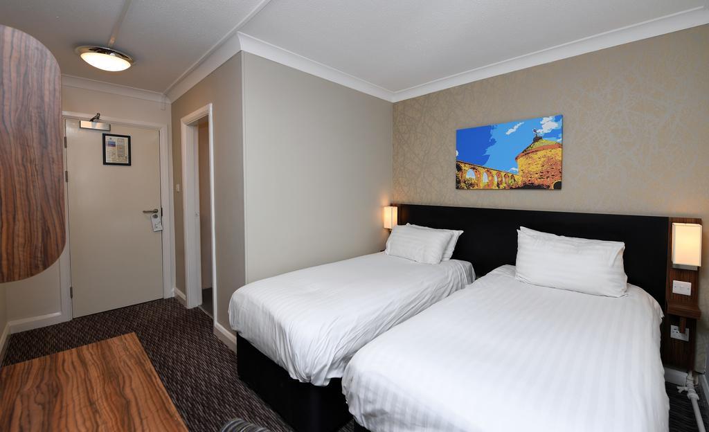 Wynnstay Arms, Wrexham By Marston'S Inns Bagian luar foto